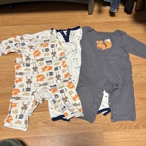 3 pack of onesies.